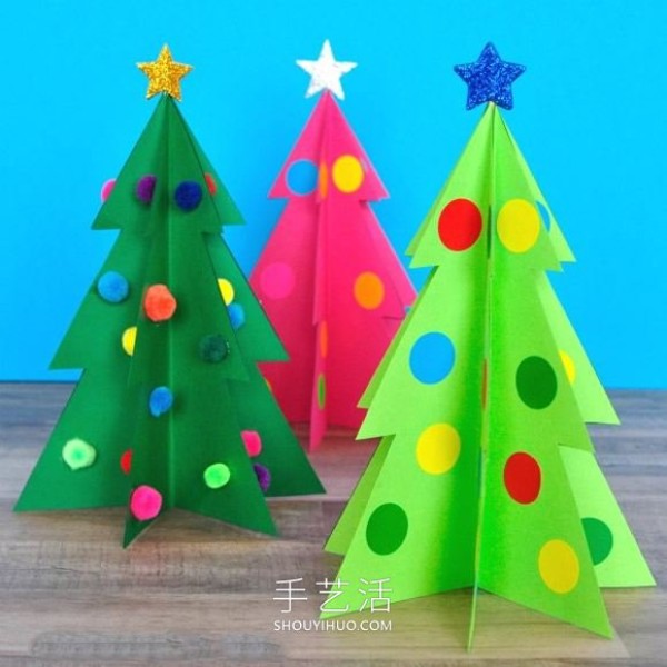 Tutorial on how to make a three-dimensional paper Christmas tree by hand in kindergarten