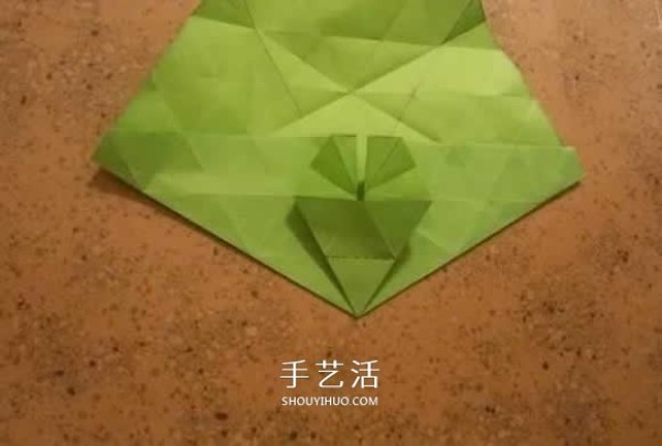 How to fold beautiful paper flowers, step-by-step illustration of hand-made origami six-pointed star flower