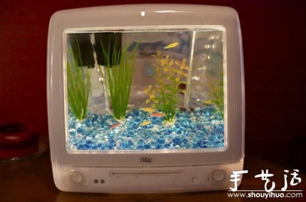 iMac G3 DIY fish tank using waste