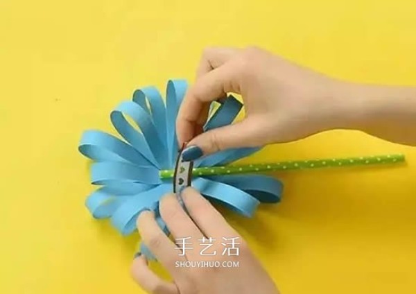 How to make beautiful and cute chrysanthemums from cardboard by childrens handicrafts during Double Ninth Festival