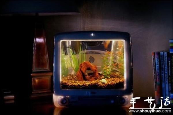 iMac G3 DIY fish tank using waste