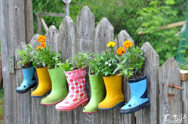 Beautiful flower pots DIYed with rain boots