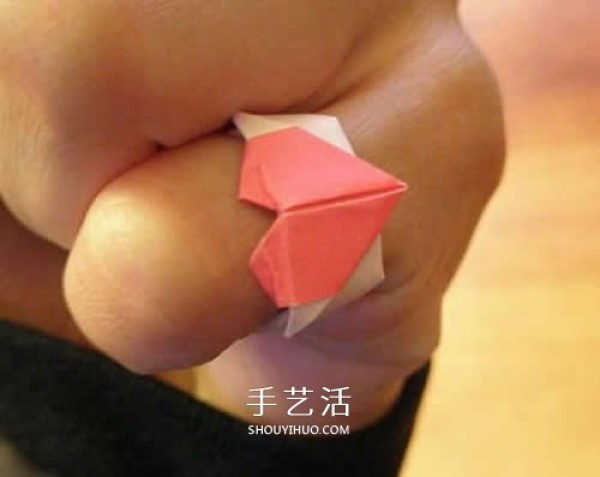 How to fold a Valentines Day heart-shaped ring, easy to learn how to fold a love ring