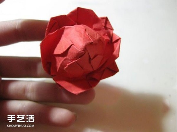 Illustration of how to fold ice cream roses, steps to fold ice cream roses by hand