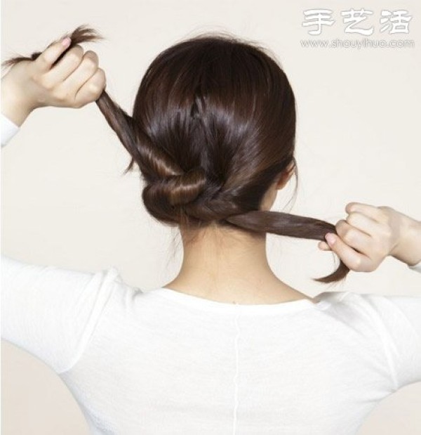 MM with long hair, look here: DIY tutorial for Korean-style buns