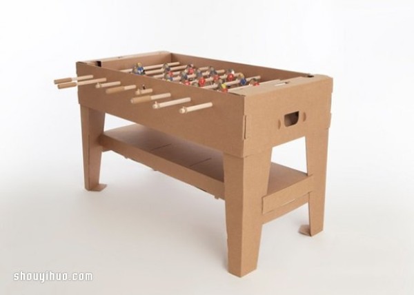 Using cardboard to make your own table football machine, the prerequisite is that you are ingenious enough! 