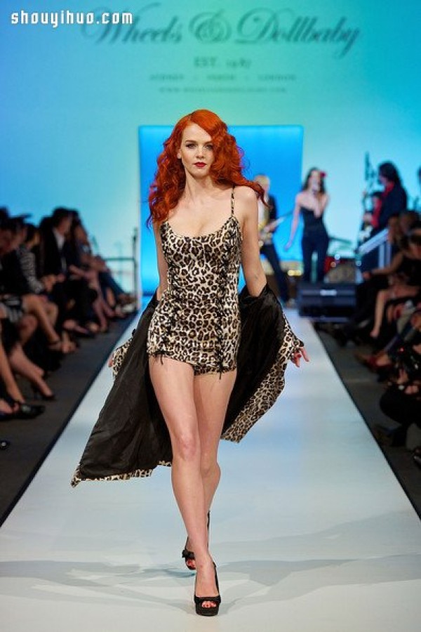 Red hair is king! 8 glamorous red-haired models on the runway Supermodel