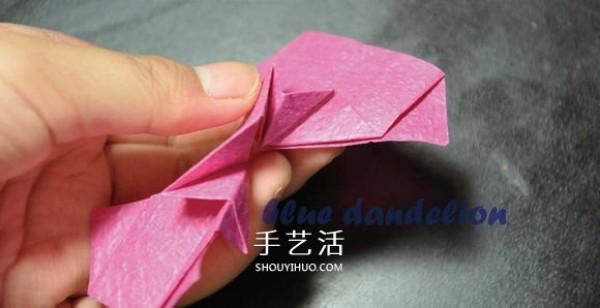 Illustrations of how to fold a romantic butterfly heart, step-by-step pictures of origami butterfly hearts