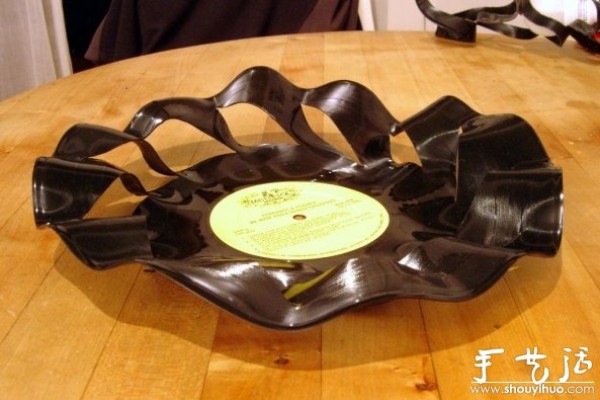 Tutorial on DIY Fashionable Fruit Plate with Vinyl Records