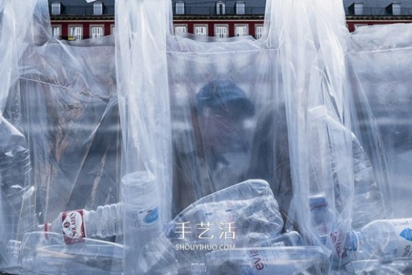 15,000 plastic bottles form a maze to show the shocking amount of waste discarded every day