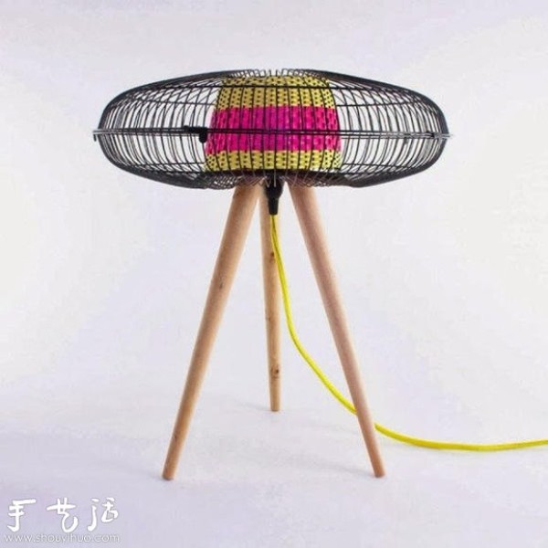 Handmade lamps made from old fans are both environmentally friendly and can increase income