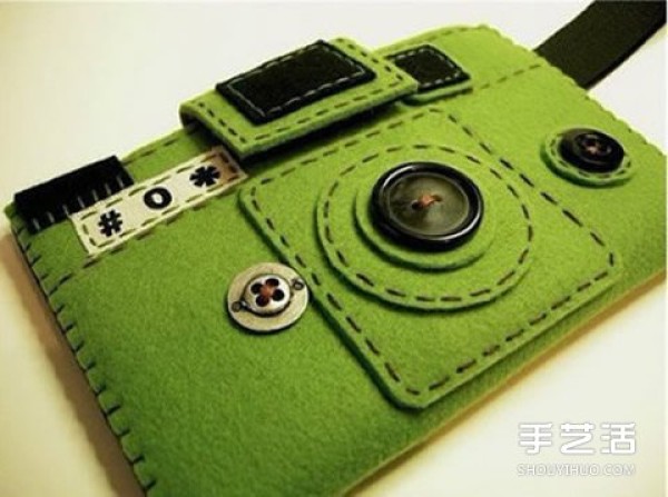 The picture of the cute non-woven mobile phone case looks like a camera and a retro phone