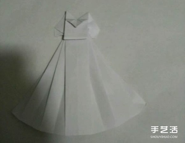 How to fold an origami wedding dress, illustrate the origami method of a wedding dress with steps