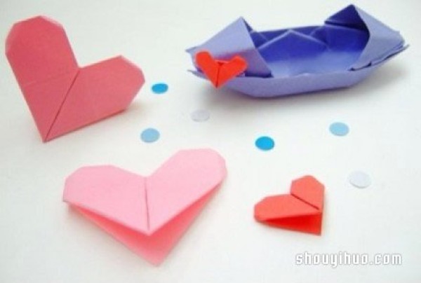 A simple way to make an origami heart by hand and illustrated steps for folding a love heart