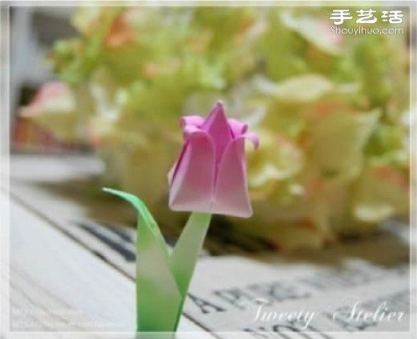 An illustrated tutorial on how to make origami budding lilies and paper flowers