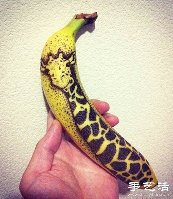 Creative DIY realistic patterns on banana peels