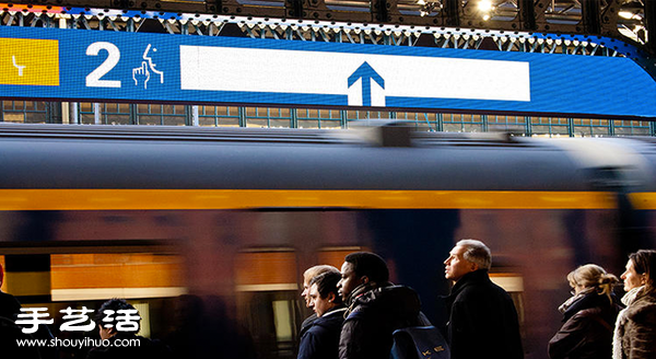 Subway LED display design tells you which car has a seat