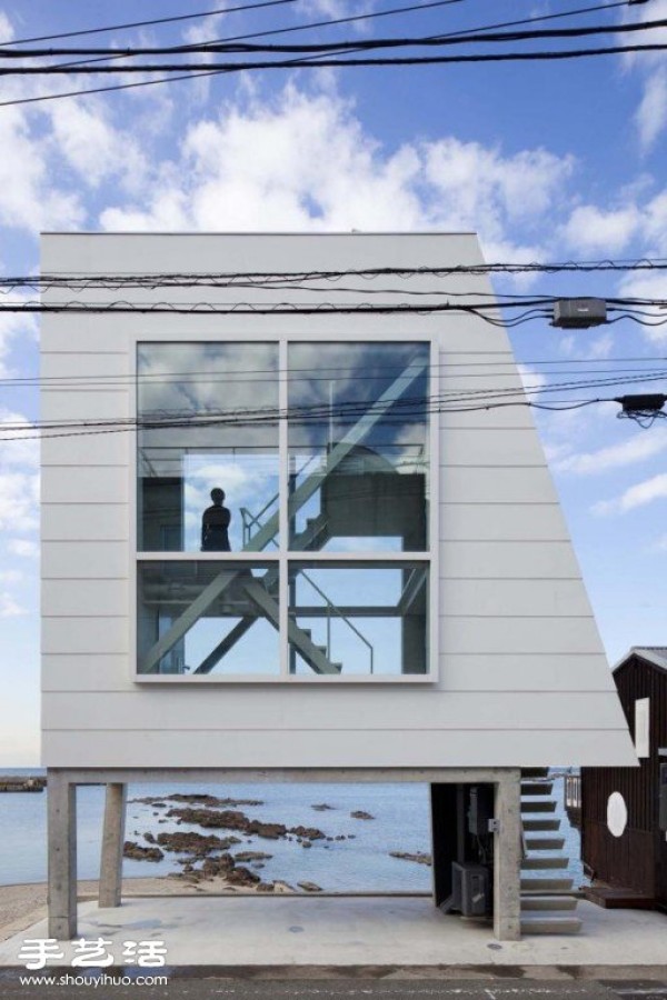 WINDOW HOUSE with large glass windows