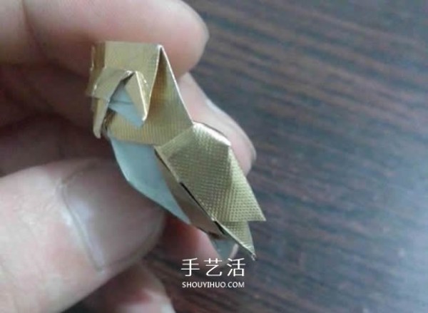 Using cigarette box paper waste and making origami three-dimensional owl illustration step-by-step