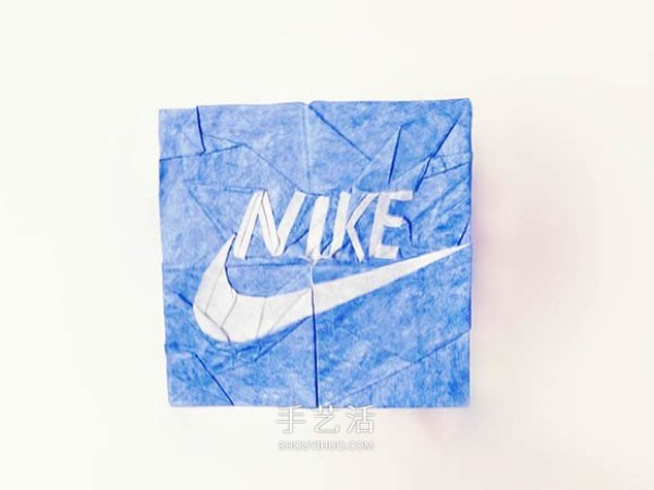 Illustrations of how to fold the NIKE logo using the origami method