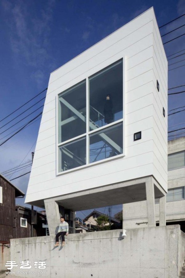 WINDOW HOUSE with large glass windows