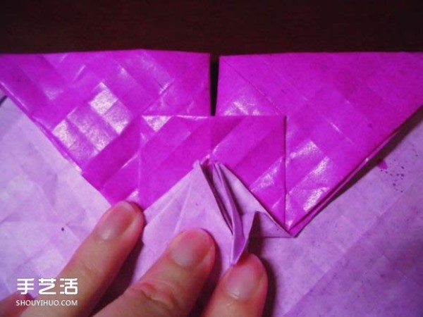 Die Lianhua Love Origami Illustration of Creative Love Folding Steps" border="0" width="580" height="435" src="https://img.111diy.com/timthumb.php?src=/d/file/20220112/pjrnhj2bs2h.jpg" /></p>
<p align="center"><img alt="Illustration of origami of butterfly love flower and step-by-step diagram of how to fold a creative heart"  alt=