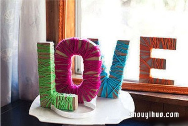 How to make "LOVE" using waste paper boxes and wool