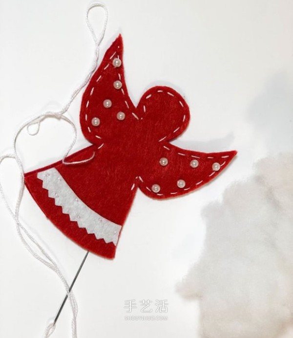 Illustrations of super cute handmade Christmas tree pendants made of non-woven fabrics