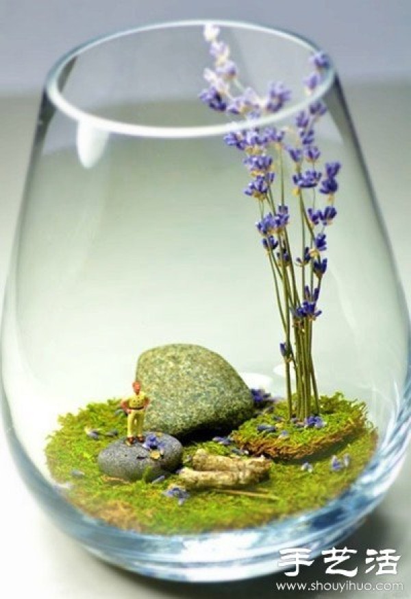 Miniature world in DIY glass