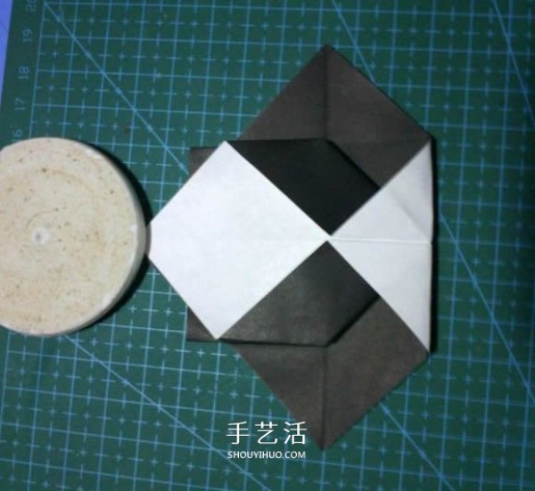 Fold a national treasure and come out! Illustration of the origami method of the cute giant panda