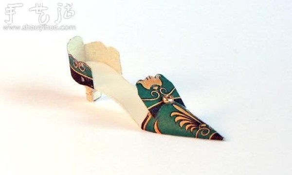 Appreciation of exquisite paper-cut works of womens high heels