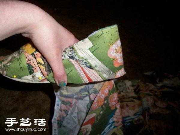 Old cloth shoes are transformed into DIY fashionable pastoral style fabric shoes