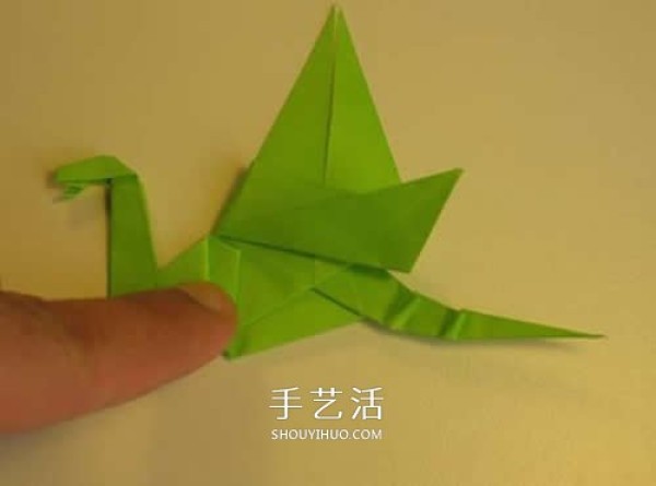 Step-by-step diagrams of hand-made origami pterosaurs. Illustrated process of folding pterosaurs