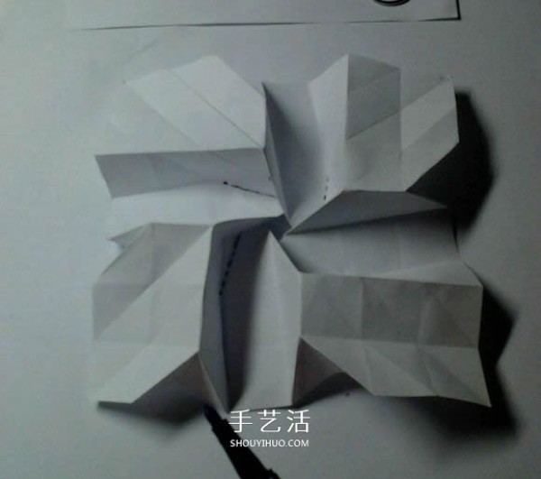 Reinvented from Fukuyama roseHere is an illustration of how to fold a beautiful four-cornered rose flower