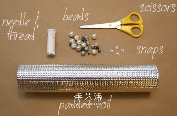 Illustration of how to make a beautiful hand-made clutch bag with aluminum foil moisture-proof pad