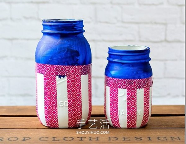 Tutorial on how to make glass bottle decorations with the Stars and Stripes Banner on the Fourth of July