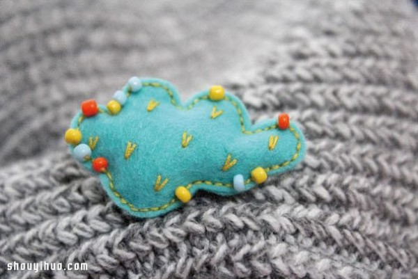 How to make a cute cloud brooch and make a handmade cloud brooch from fabric