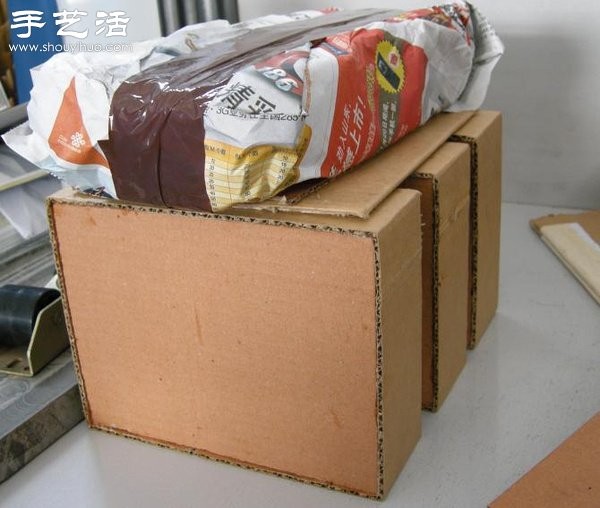 Using cardboard waste to make a DIY exquisite storage cabinet