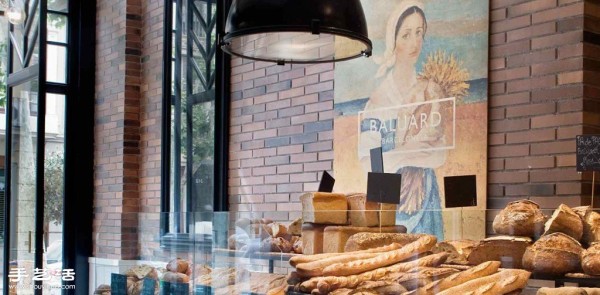 Themed hotel interior decoration design combined with bakery