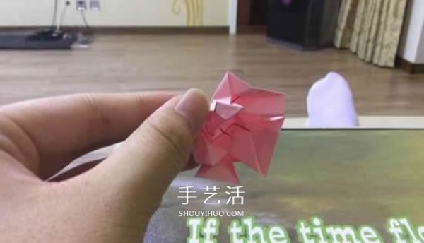 Tutorial on folding flowers on sticky notes with mini rose origami illustrations