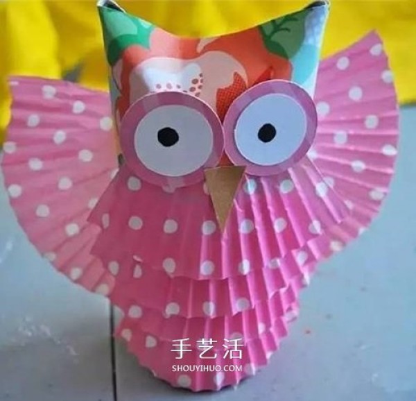 Kindergarten owl making a paper tube and cake paper crafts