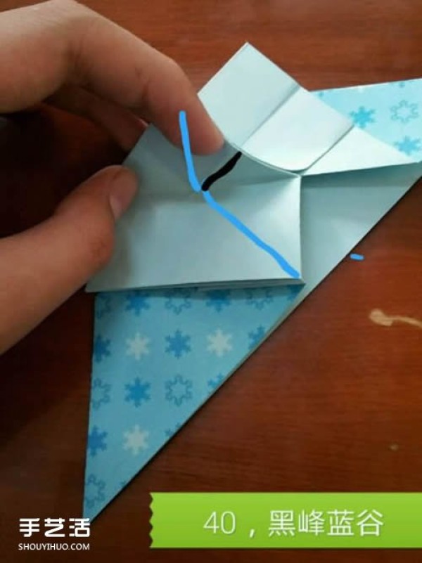 Illustrations on how to fold a butterfly flying into a heart, step-by-step instructions on origami with a butterflys heart shape