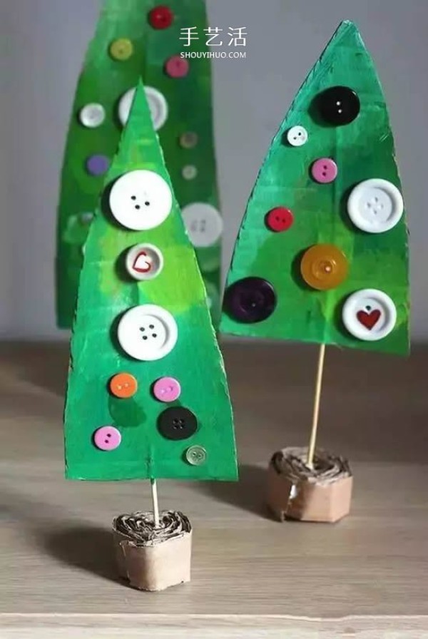 A simple way to make a Christmas tree from cardboard