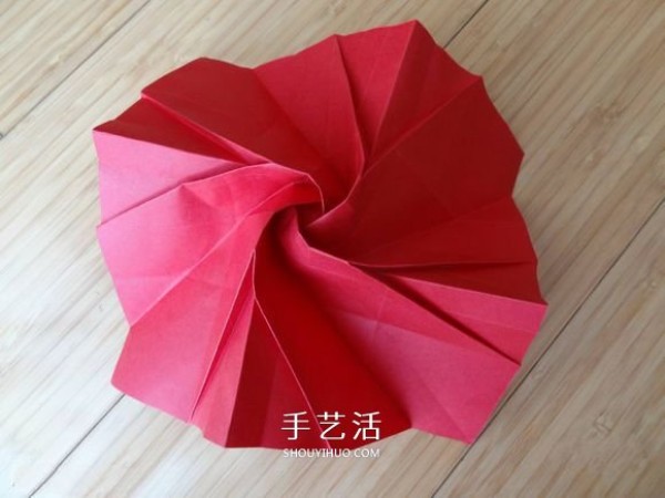 Represents beauty and love! Step-by-step illustration of handmade origami roses