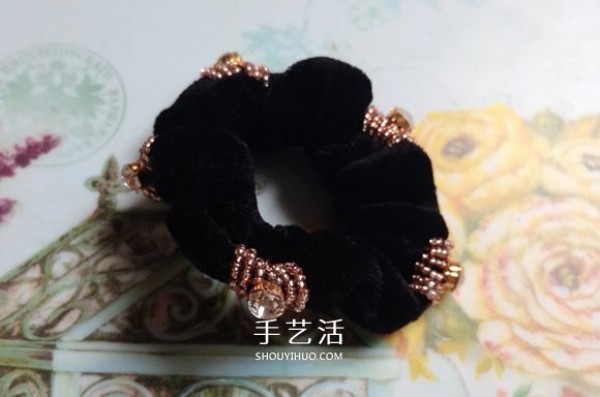 Tutorial on how to transform ordinary hair ties into DIY beautiful beaded hair ties