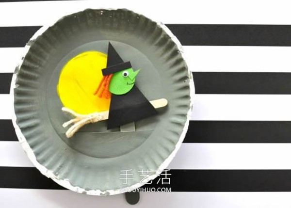 Illustrated tutorial on how to make your own Halloween paper plate witch puppets