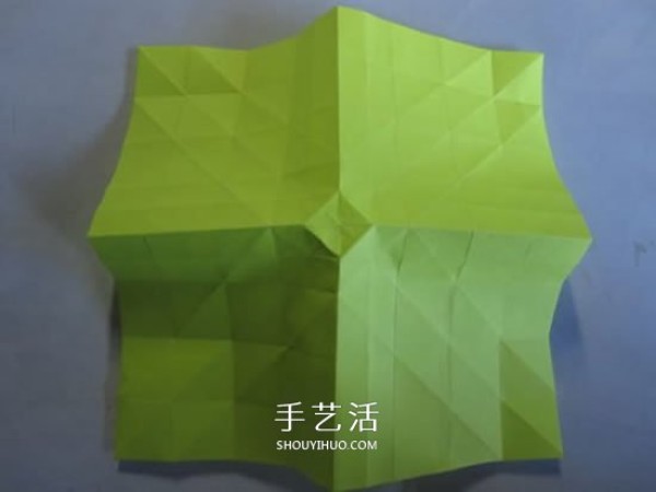 The origami illustration of the original paper rose is very detailed