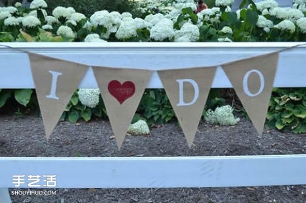 How to make handmade party flags, pictures of DIY holiday flags and decorations