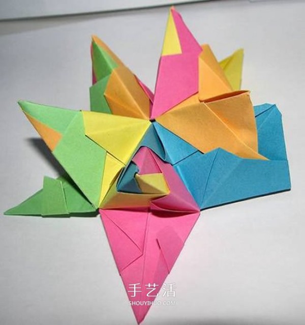 Illustrations of how to fold three-dimensional stars, step-by-step pictures of origami star bouquets