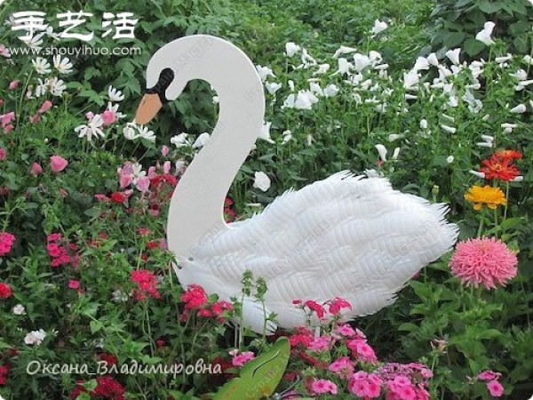 Use milk bottle waste to make DIY handmade toy swans